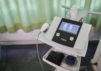 Behandlungsgerät für Elektrotherapie in der Praxis